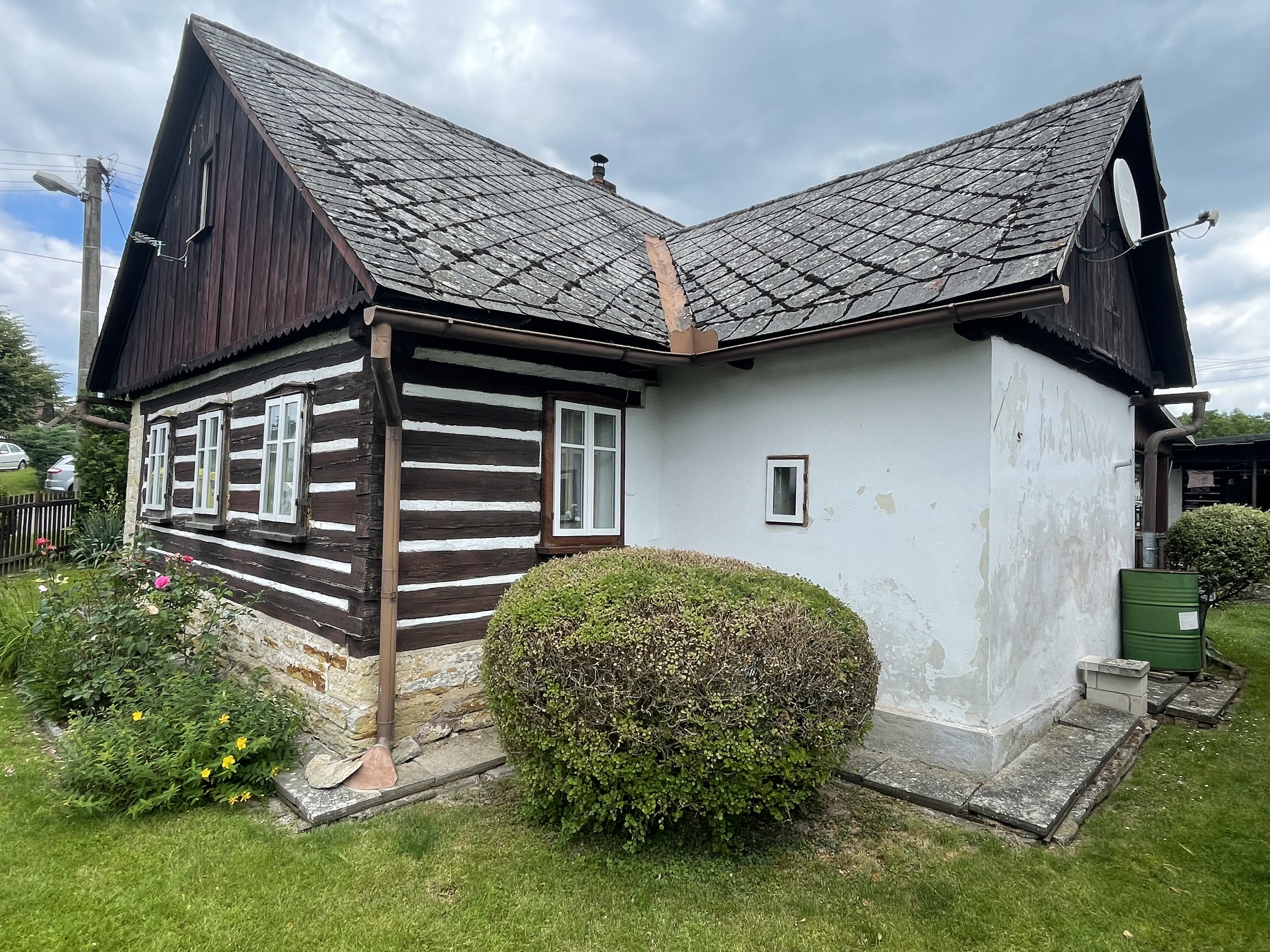 Odstranění starého nátěru z roubenky